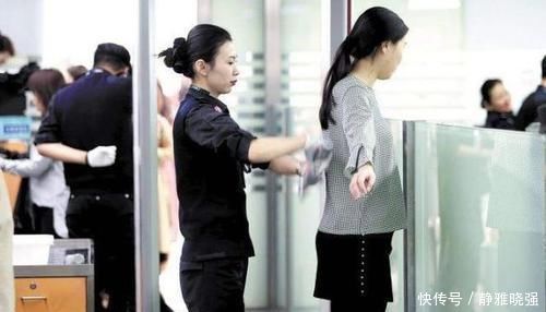 中年|在机场过安检时,工作人员能从监控中看到什么?知情人道出真相