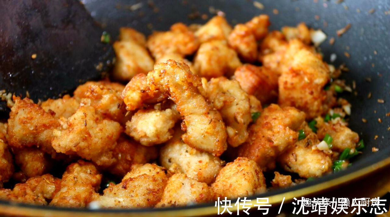 教你鸡胸肉最香的做法,外皮酥脆,肉嫩不柴,怎么吃都吃不腻