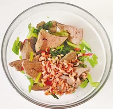 常看电脑和手机的人，这道菜要常吃，改善视力，缓解疲劳，别错过