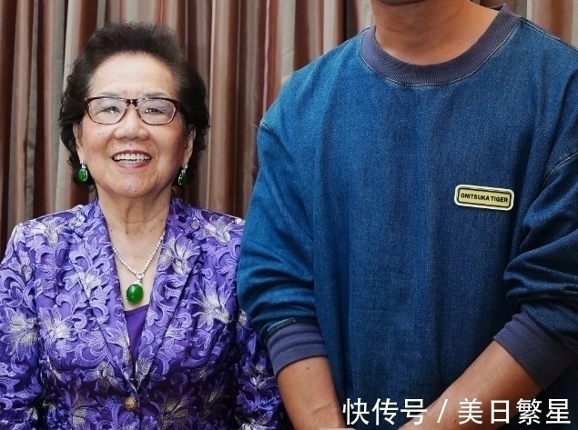 紫色!被称为“翡翠皇后”的欧阳秋眉,大半生都奉献给了翡翠!