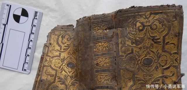 世纪|古堡翻修,考古学家从老鼠洞里找出15世纪孤本书,之前仅一册