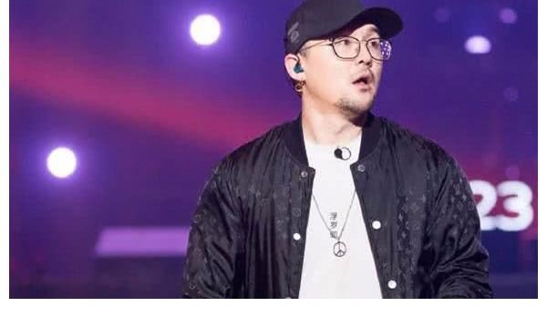 《中國(guó)新說(shuō)唱》冠軍人選花落艾熱，大比分奪冠擊敗那吾克熱！