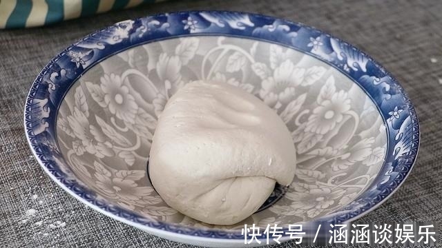 糯米粉这做法实在太好吃了,难怪小吃街那么火,吃一次就念念不忘