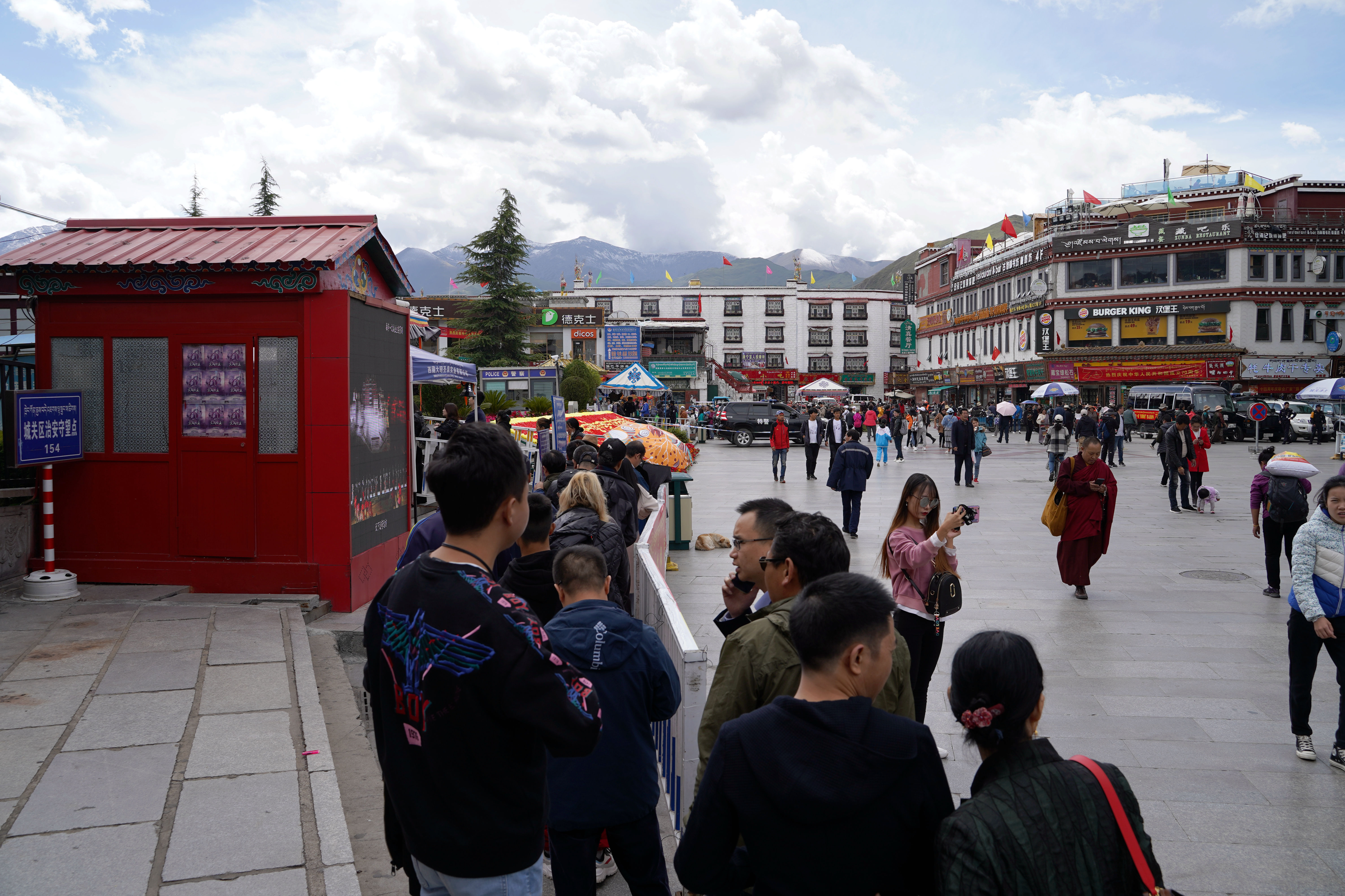 大昭寺|【80天单人单车环藏之旅】观览佛教圣地大昭寺，八廓街猎摄盛装美女