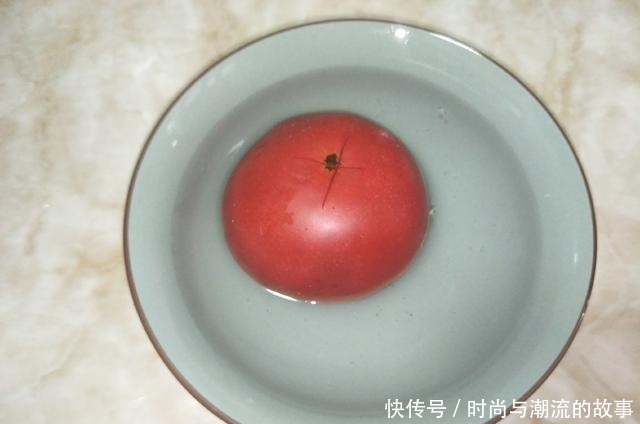 西红柿鸡蛋汤,处理好1个小细节,汤汁浓郁,味道更香