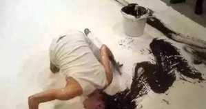  鼻子|书法乱象大盘点鼻子写字、闭眼写字、脑袋写字，奇葩至极