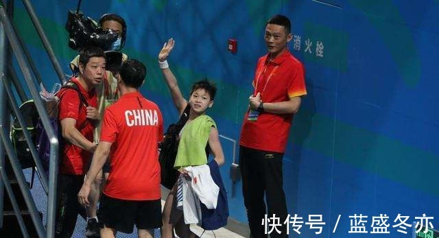 何威儀全紅嬋社交能力非常強(qiáng)！她的性格外向待人接物有不小改善！