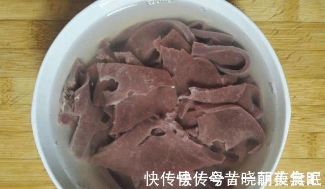 炒猪肝有技巧,不要焯水!炒前多做两步,猪肝嫩滑不腥,好吃