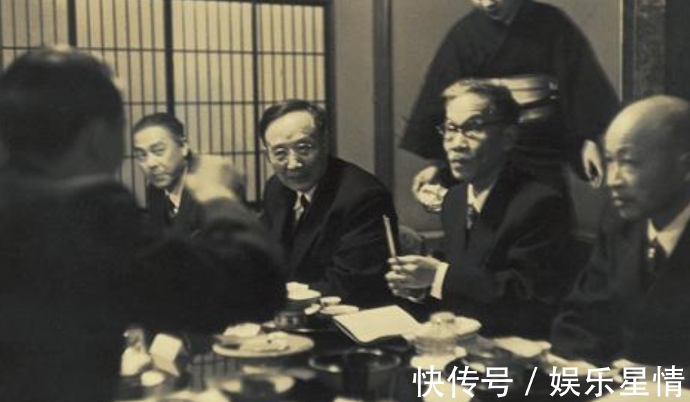 题字@郭沫若的书法,为何总饱受争议?启功力挺:到街上看看中国银行