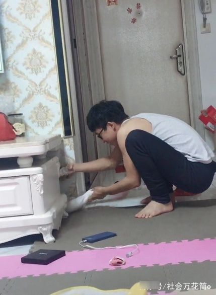 小脚丫|“掏娃奶爸”火了,宝宝被掏出来的那一刻,网友:这是养着玩呢?