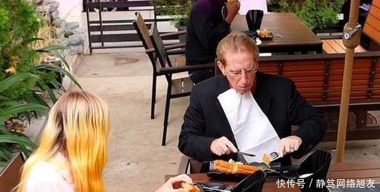 这组老外吃油条火了,把油条吃出了“你们吃不起”的感觉我是服的