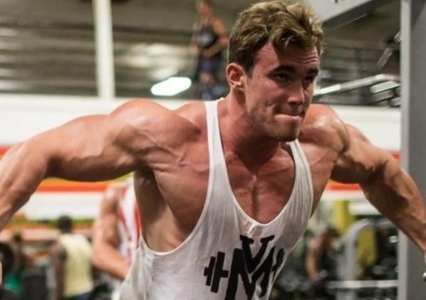 卧推|同样是练胸肌,一个选择卧推一个选择夹胸,最后效果差距有多大