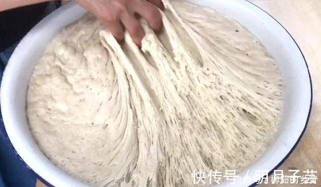 蒸包子时,发面多加1勺,学会3招,保证香软又蓬松,好吃不塌陷