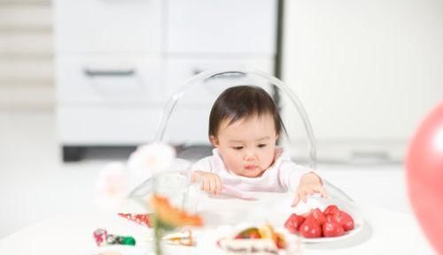 宝宝们|宝宝积食的时候,喂水果给宝宝,会有影响吗?