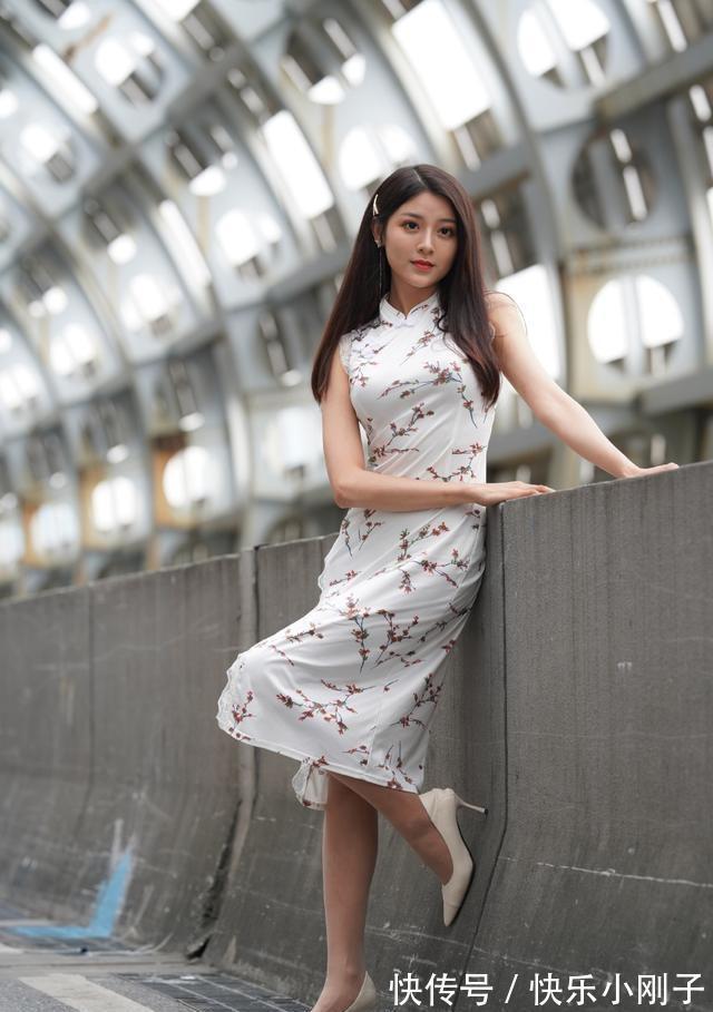 裙子 连衣裙的穿搭带来骨感美,穿出淑女气质,充满时尚触觉感