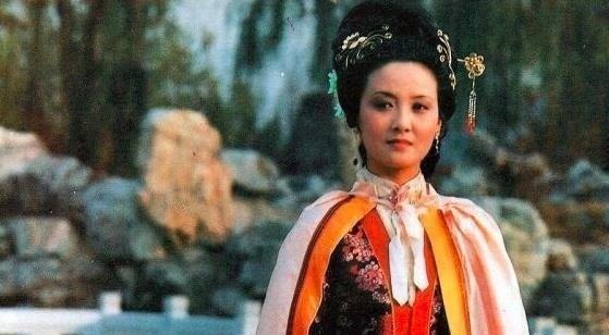 红楼梦@此人才是红楼梦中的大佬,表面老实内心狡诈,将王熙凤耍得团团转