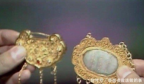 顿觉|贾宝玉为何给黛玉讲耗子精的故事细琢磨,顿觉阴森刺骨