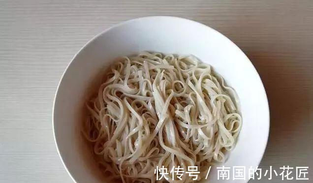 做法|挂面试试这种做法,太好吃了,做早餐营养丰富!