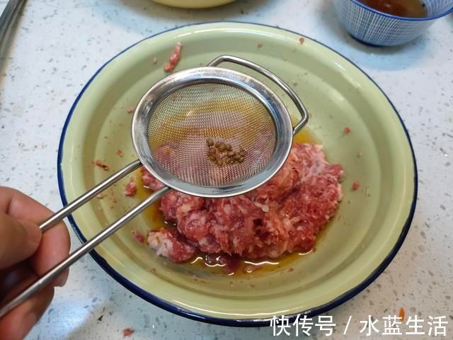 羊肉馅|做羊肉馅饺子,记住“3放2不放”,饺子鲜嫩无膻味,流油又流汁