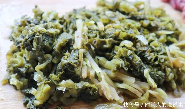  吃饭|不想吃饭的时候就炒这菜，酸爽开胃，5分钟出锅，特下饭