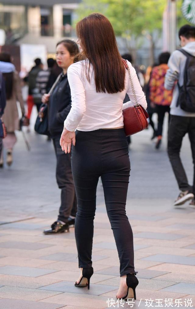 女孩 简单休闲又高雅,气质女孩的穿搭值得借鉴