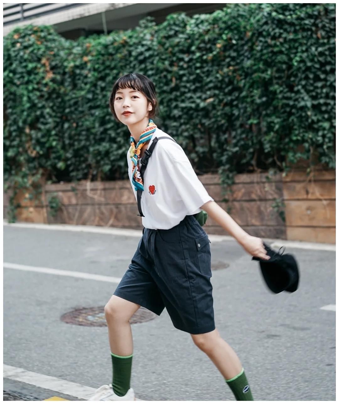 短发女生，想要穿得可爱又洋气，这4种穿搭技巧要掌握，值得借鉴