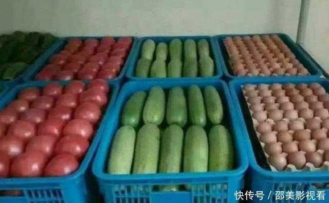 兵哥哥们的厨房,强迫症吃货的天堂,八角和辣椒也摆放的太牛了!