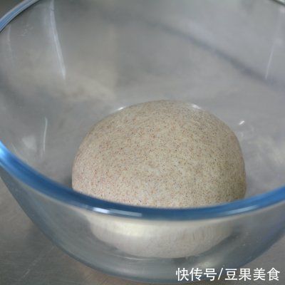 不可错过的下酒菜黑全麦热狗面包坯,过瘾