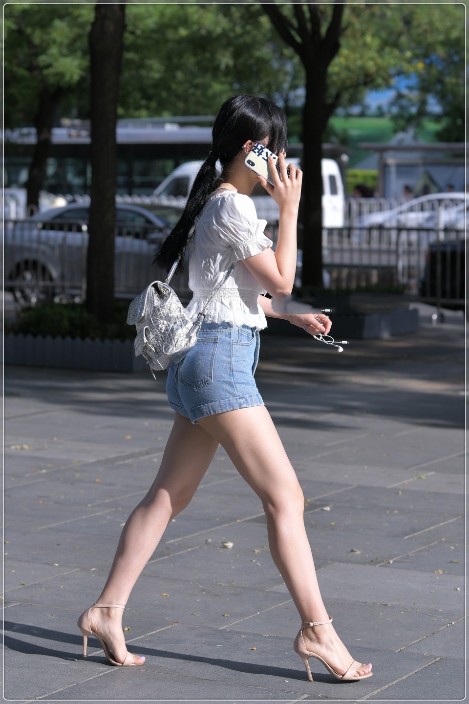 宝马|美女街拍:真正有气质的淑女,看了以后我感觉爱了,好想给她买一辆宝马开开