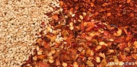 川菜厨师教你做红油的秘技,红油很香,可以在家煮