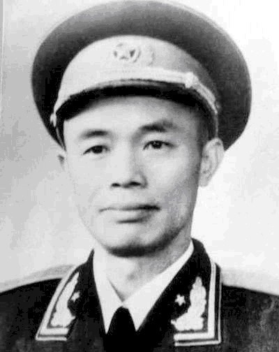 纵队|东北野战军第十二纵队，三位师长是谁，有一位比纵队司令军衔还高