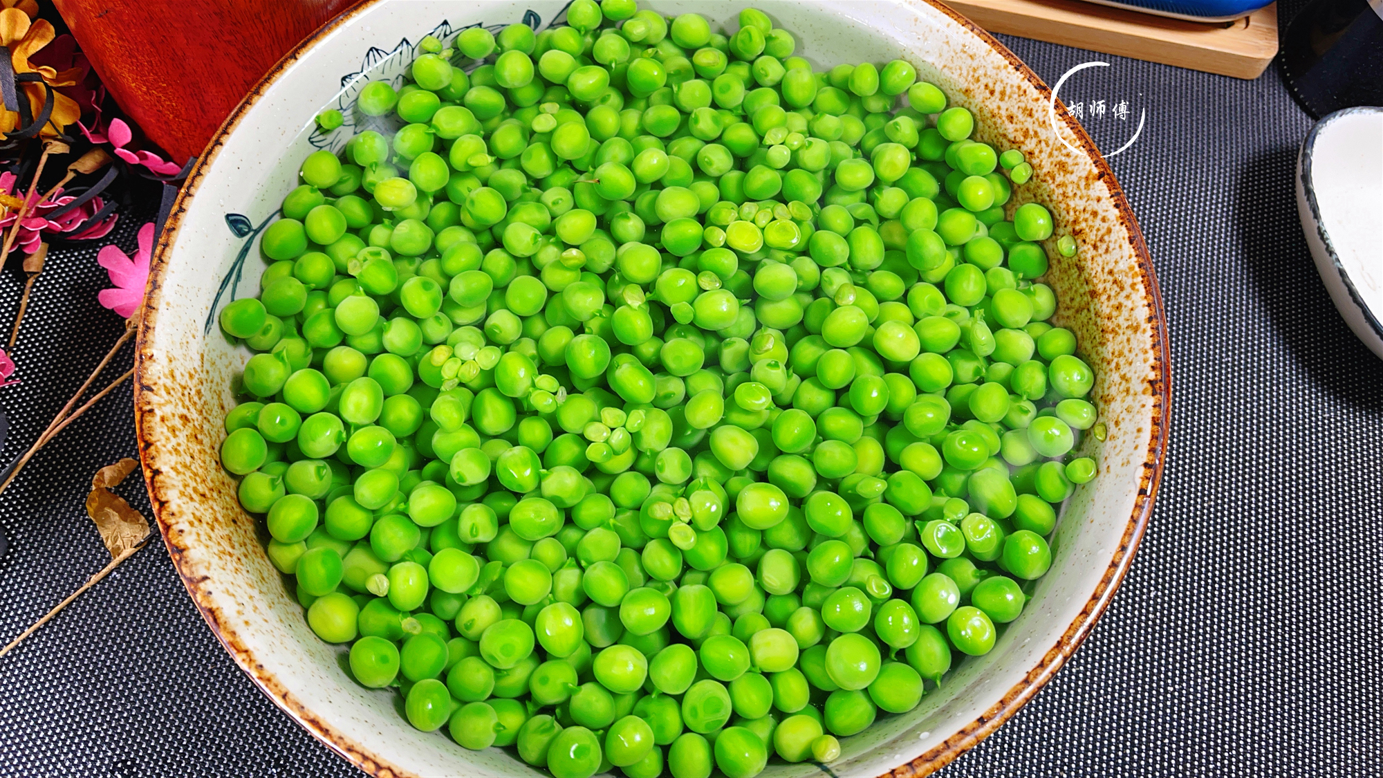 吃不完的豌豆，切记别直接放冰箱！老菜农教您一招，放1年都不坏