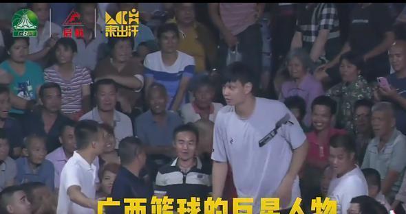 中锋|许钟豪衣锦还乡,徐杰赛季总结,韩德君遛娃,赵睿想买房