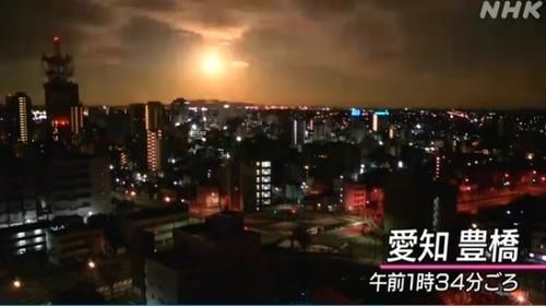 瞬间 震撼！巨大“火球”突降日本 夜空瞬间被照亮如白昼