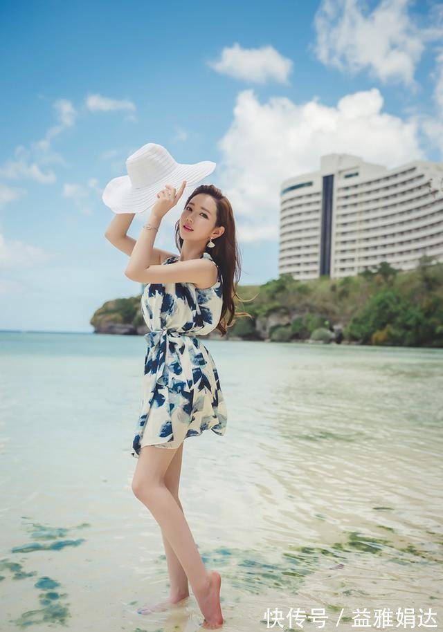 动人|长发美女穿着印花连衣裙,约会休闲两不误,格外的美丽动人