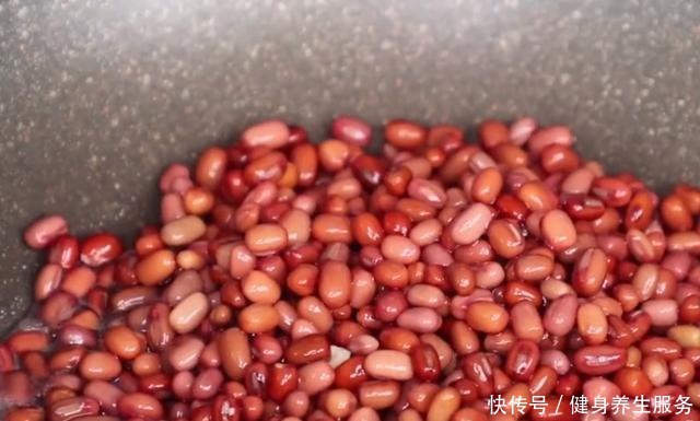 红豆加面粉原来这么好吃,吃过之后再也不煲汤熬粥了,松软又好吃