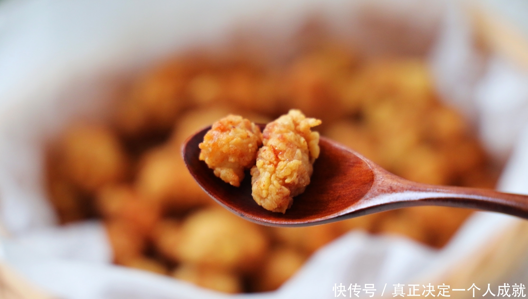 鸡胸肉还可以这样吃,既当零食又当菜,咬一口嘎嘣脆,解馋更美味