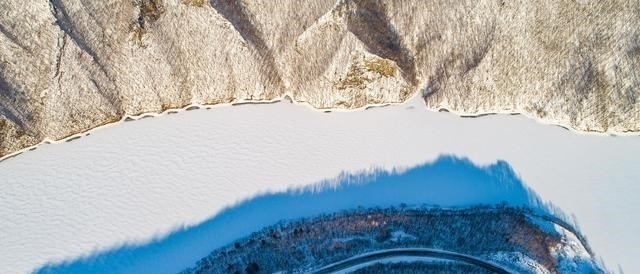 水温|冬季钓鲫鱼，钓深还是钓浅？根据3点不要去喂鱼