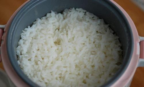 一家人|营养师苦劝:4种食物不能二次加热,别把一家人的健康当耳旁风