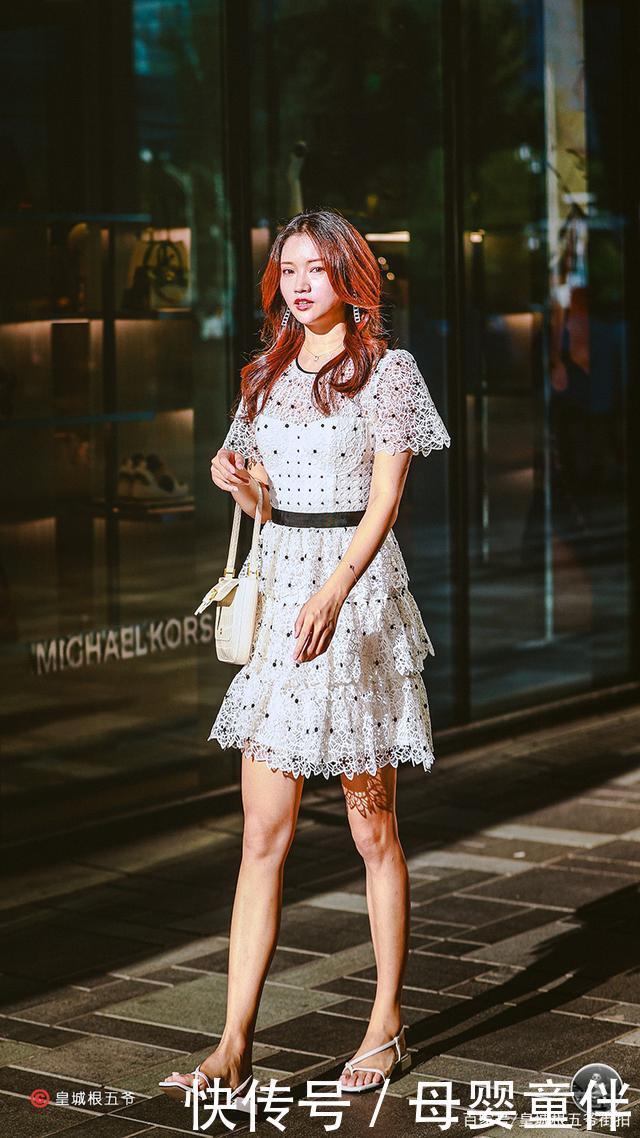 让自己|街拍偶尔尝试一下自己没有尝试过的穿衣风格也是不错的选择