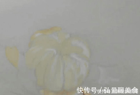 小哥!美术生用铅笔挑战画桔子,成品以假乱真让人叹服:别拿真桔子骗我