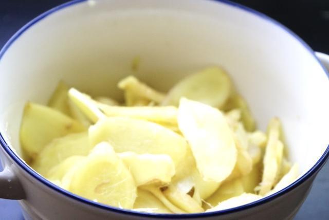 老姜|夏天吃姜怎么吃90岁老中医传下的吃姜方法,每天吃两片好处多