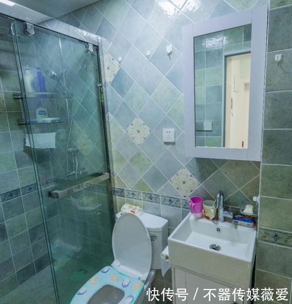 浅蓝色|装修婚房，客厅蓝色梦幻似海洋，主卧装成粉色尴尬了