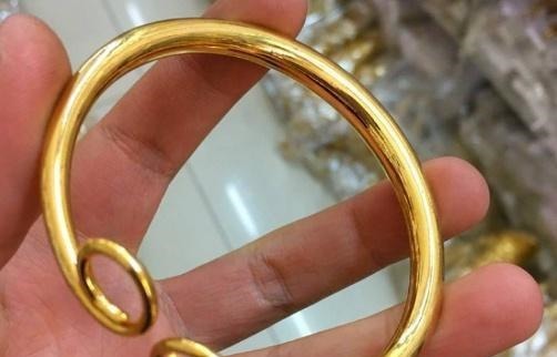 老年人&“黄金镯子”该买多重,根据克数分为“3类”,买错既费钱又土气