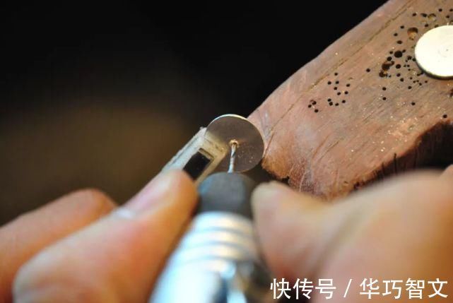 半球形 这件暗藏机关的项链,又变手链的可拆搭扣