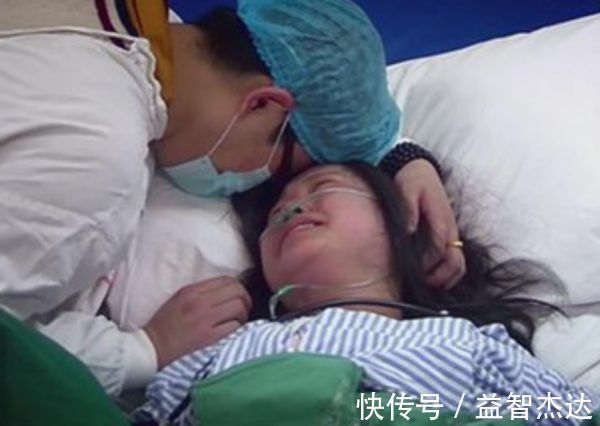 顺产|卡戴珊直播“硬核生娃”，自己动手拽出宝宝，网友：像是在拔萝卜