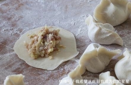 鲜嫩|爱吃肉馅饺子的朋友记住“盐水油”口诀，饺子鲜嫩多汁，比买的还好吃