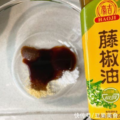 配着这盘#清香麻爽秒入魂#藤椒鸡，米饭可以吃三大碗