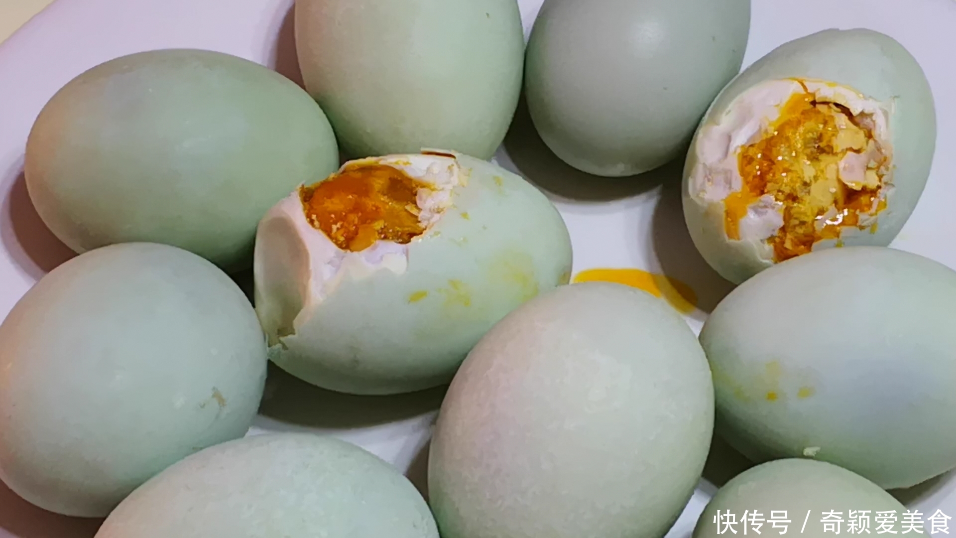 黄会|爱吃咸鸭蛋的要留意了,咸鸭蛋黄会“流油”,油到底从何而来