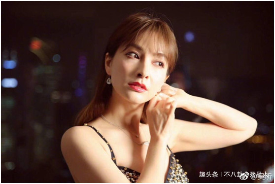 于谦|吴昕搭档于谦李诞做脱口秀，被网友喷尴尬，其实她的实力被低估了